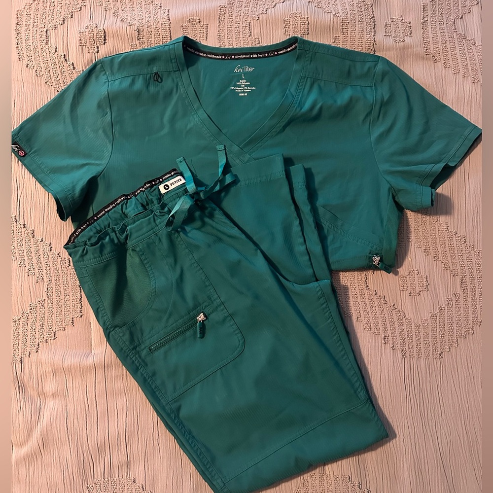 Koi lite scrub set